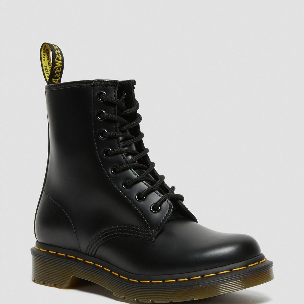 EUC 🔥🔥Dr. Martens Black Leather Boots 1460 style 8-hole, women’s size 10